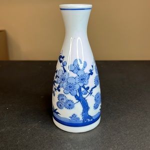 Beautiful Mini Blue and White Japanese Style Flower Vase 5” Tall